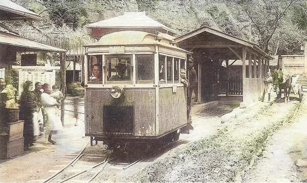 A gasoline powered (passenger) train leaving Oya Branch Office in the late 1920s, early 30s