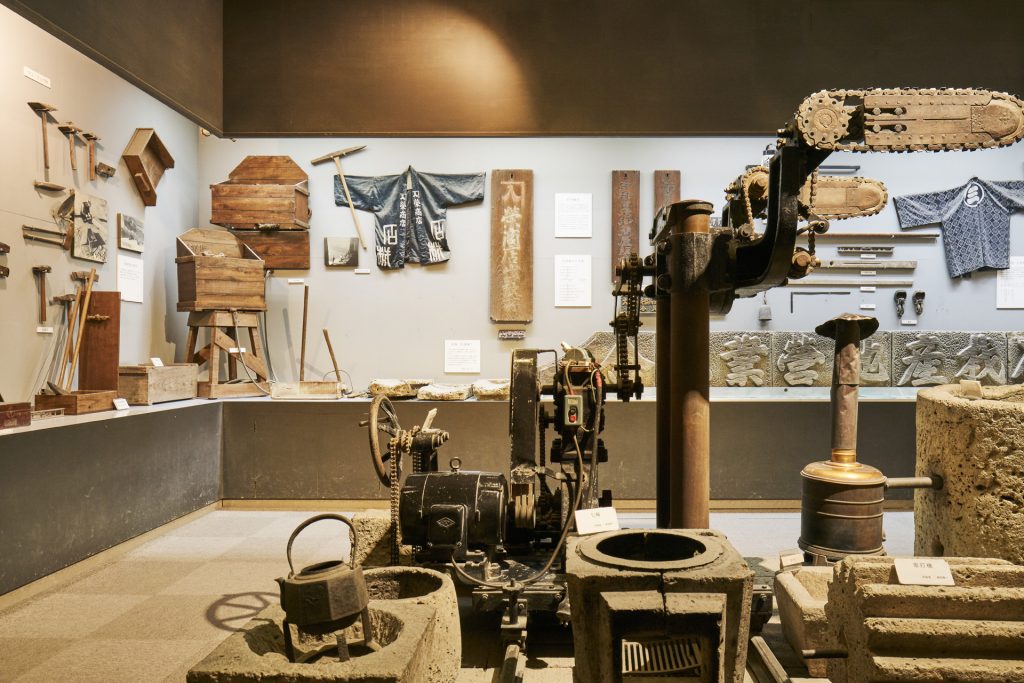 A complete set of Oya stone quarrying tools