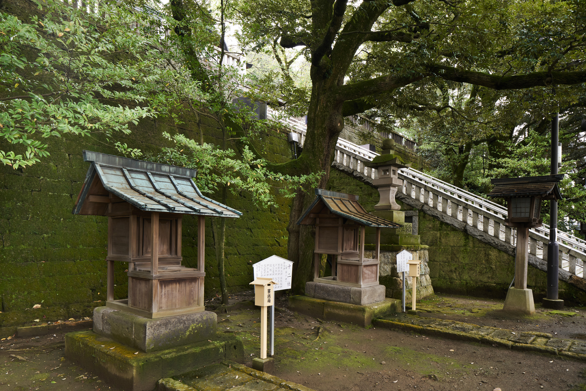 Stone fences of Futaarayama Shrine