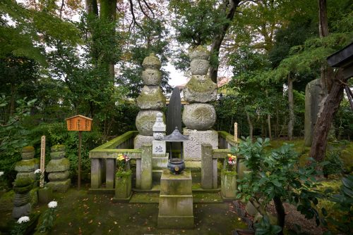 Memorial towers of Tsunasada and Kintsuna Utsunomiya